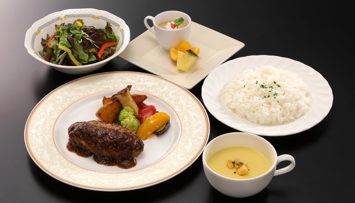 毎週金曜はホテル ココランドの洋食ランチ♪